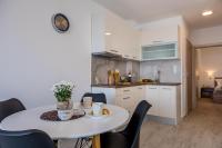 Kuchyňa alebo kuchynka v ubytovaní Apartmani Irena&Miro Brela