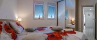 Posteľ alebo postele v izbe v ubytovaní Apartmani Irena&Miro Brela