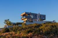ein Haus auf einem Hügel in der Unterkunft Villa Vie in Medulin