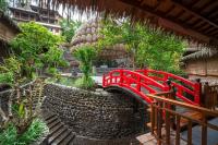 Tira Vilagna Suites & Spaにある庭