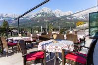 Nespecifikovaný výhled na hory nebo výhled na hory při pohledu z penzionu