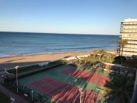 Tennis and/or squash facilities at Ático en primerísima linea de playa!!! or nearby