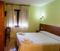 Postel nebo postele na pokoji v ubytování El Roble Hotel Restaurante