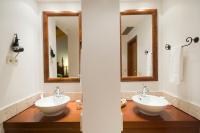 Un baño de Hotel Silken Villa de Laguardia