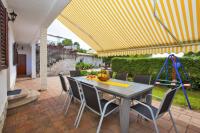 Vonkajšia záhrada v ubytovaní Holiday home Elvis, village Kujići