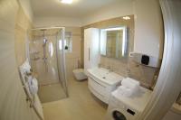 Kúpeľňa v ubytovaní Holiday home Elvis, village Kujići