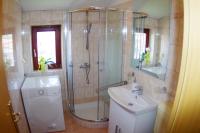 Kúpeľňa v ubytovaní Holiday home Elvis, village Kujići