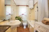 Kúpeľňa v ubytovaní Holiday home Elvis, village Kujići