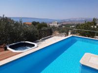 Bazén v ubytování Holiday Home Nevenka nebo v jeho okolí