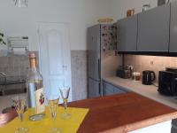 A kitchen or kitchenette at Dália Ház