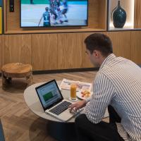 Holiday Inn Lisbon by IHGにあるテレビまたはエンターテインメントセンター