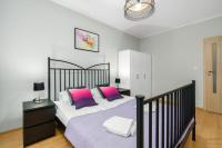 Łóżko lub łóżka w pokoju w obiekcie Sleepway Apartments - Garbary 95-78