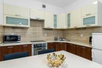 Kuchnia lub aneks kuchenny w obiekcie Sleepway Apartments - Garbary 95-78