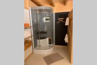 Koupelna v ubytování Karibu de Stallen (met Sauna en Stoom douche)