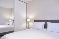 Posteľ alebo postele v izbe v ubytovaní Charitos IΧ, Chic n modern 2BD Apt