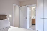Posteľ alebo postele v izbe v ubytovaní Charitos IΧ, Chic n modern 2BD Apt