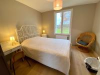 a bedroom with a bed and a desk and a window at A L&#39;OMBRE DU TILLEUL nature campagne charme confort in Saint-Branchs