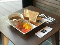 ホテルの敷地内または近くでの食事または食べ物