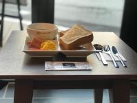 ホテルの敷地内または近くでの食事または食べ物