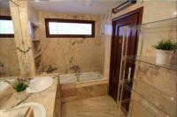 Kúpeľňa v ubytovaní VILLA CERCA DE LA PLAYA,PISCINA PRIVADA,BBq