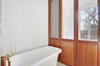 A bathroom at Maison Labruy&egrave;re Bordeaux - Jardin Public