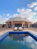 Al Badayer Retreat by Sharjah Collectionの敷地内または近くにあるプール