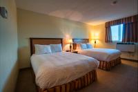 Ένα ή περισσότερα κρεβάτια σε δωμάτιο στο Park West Inn