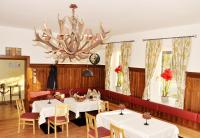 Reštaurácia alebo iné gastronomické zariadenie v ubytovaní Gasthof Wiesenhof