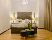 Postel nebo postele na pokoji v ubytování INTOMILAN Galleria Duomo I Boutique & Design Aparthotel
