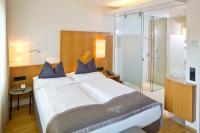 Łóżko lub łóżka w pokoju w obiekcie Hotel Maximilian - Stadthaus Penz