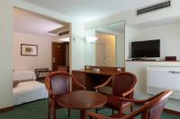 Televízia a/alebo spoločenská miestnosť v ubytovaní Best Western Plus Hotel Plaza