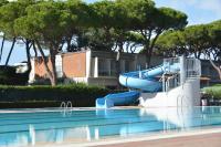 Bazén v ubytovaní Golfo del Sole Hotel & Holiday Resort alebo v jeho blízkosti