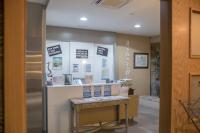 The lobby or reception area at Hotel Roquiño