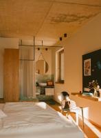 Łóżko lub łóżka w pokoju w obiekcie Hotel Blü Gastein