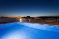 Bazén v ubytovaní Villa, Stone House with swimming pool & Sauna, Beach, Sevid alebo v jeho blízkosti
