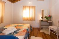 Posteľ alebo postele v izbe v ubytovaní Villa, Stone House with swimming pool & Sauna, Beach, Sevid