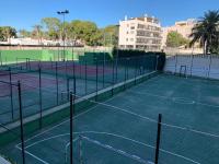 Tenis alebo squash v ubytovaní Altos Blancos alebo jeho okolí