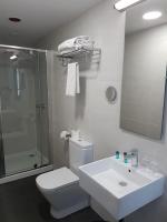 Un baño de Hotel Lux Santiago