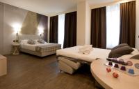 A bed or beds in a room at Duomo Hotel & Apartments