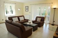 Posedenie v ubytovaní Villa Gardena with private pool