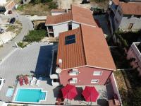 Bazén v ubytovaní Apartments City View alebo v jeho blízkosti