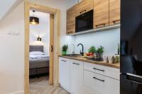 Kuchyňa alebo kuchynka v ubytovaní TatryTop Apartamenty Alpejski SPA