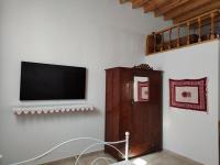 TV a/nebo společenská místnost v ubytování Archangelos Family House