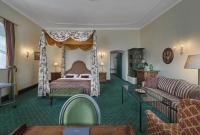 Posteľ alebo postele v izbe v ubytovaní Lebenberg Schlosshotel-Kitzbühel