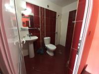 A bathroom at Gelov Hotel