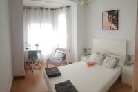 Postel nebo postele na pokoji v ubytování COZY Apartment In The Heart of Alicante!