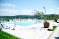 Bazén v ubytování FAIR RESORT All Inclusive Wellness & Spa Hotel Jena nebo v jeho okolí