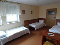 Łóżko lub łóżka w pokoju w obiekcie Hotel Wielkopolanka
