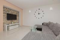 TV a/nebo společenská místnost v ubytování Apartments Radeljić