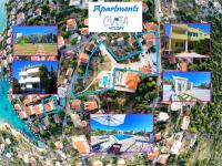 Výhľad na mesto Rogoznica alebo výhľad na mesto priamo z apartmánového hotela